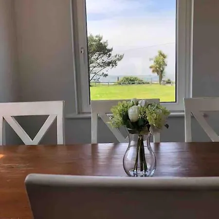 Harbour View Cottage, Rochespoint, Cork Harbour * Midleton