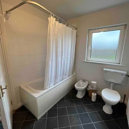 Harbour View Cottage, Rochespoint, Cork Harbour Midleton