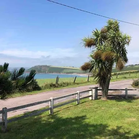 Harbour View Cottage, Rochespoint, Cork Harbour * Midleton