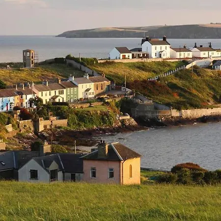 Harbour View Cottage, Rochespoint, Cork Harbour * Midleton