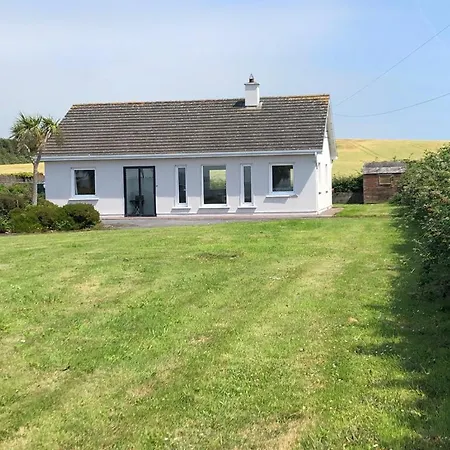 Harbour View Cottage, Rochespoint, Cork Harbour Holiday home *