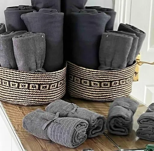 Harbour View Cottage, Rochespoint, Cork Harbour