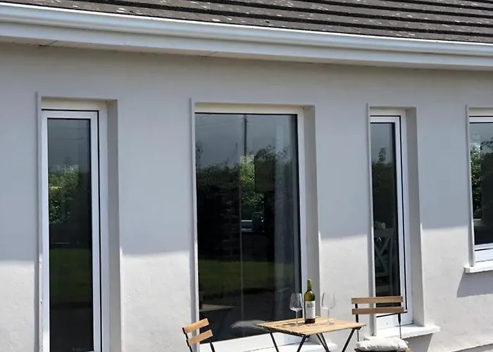 Harbour View Cottage, Rochespoint, Cork Harbour Midleton